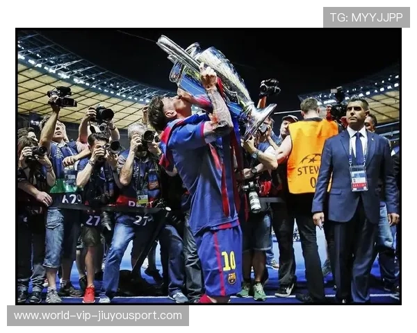 阿贾克斯锁定未来球场核心：梅西式控球与机会制造双能手